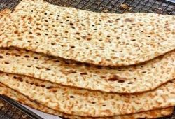 نانوایان مجبورند یا  کم‌فروشی یا گران فروشی کنند 